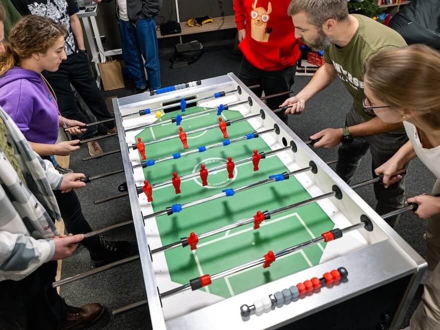 Оренда ігрових столів та атракціонів